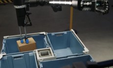 亚马逊推出“Blue Jay”仓库机器人，可同时执行多项任务